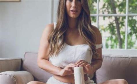 Eva Lovia Wiki Bio Age Height Weight Net Worth And Body Otosection