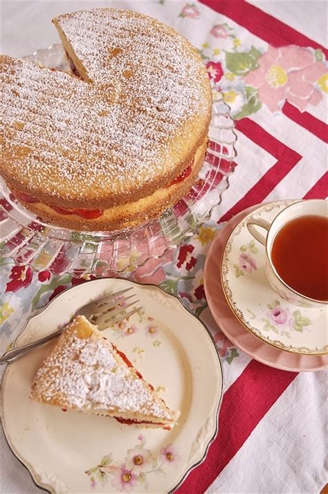 The queen smiled and joked with catherine, duchess of cambridge and camilla, duchess of cornwall as she swapped a knife for the longer blade to slice through a cake while visiting the organizers of the big lunch during the g7 summit in cornwall. Victoria Sponge Cake - Your Homebased Mom