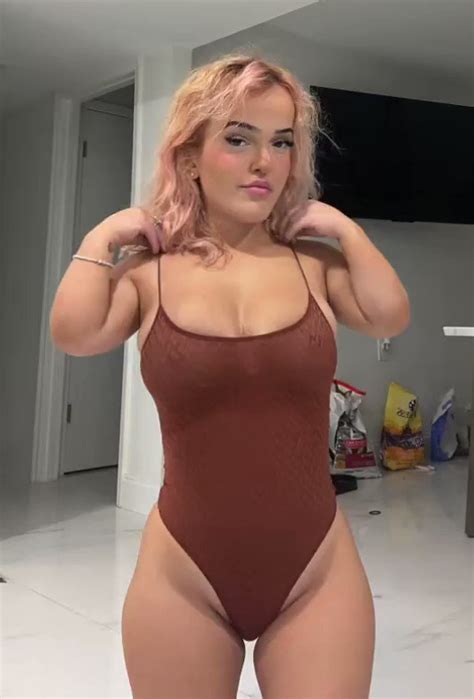 Erika Calabrese Onlyfans Airikacal Review Leaks Nudes Videos