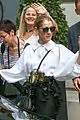 Gotas en un charco que mueven el agua y desaparecen volviéndose horizonte. Celine Dion Steps Out in Paris with Backup Dancer Pepe ...