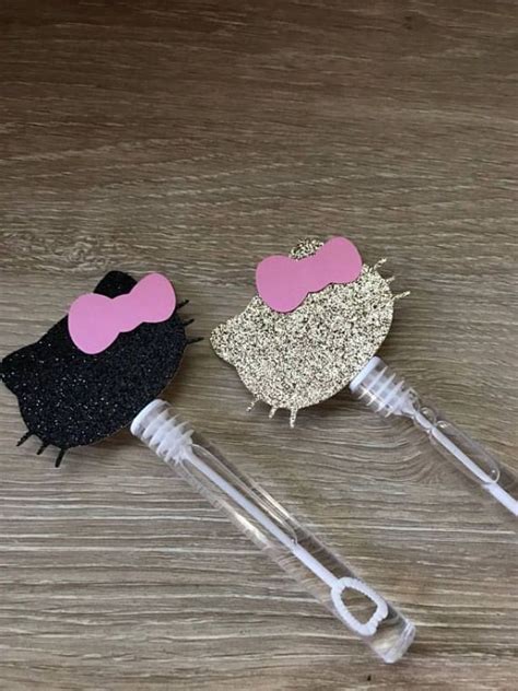 It works great with just one touch of the button and it is also super cute! Hello Kitty Mini bubble wands hello kitty birthday party ...
