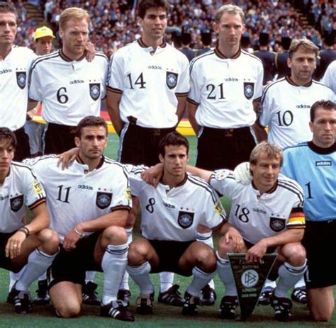 Juli in 12 städten in 12 ländern statt. Fussball-Bild von Helmut auf Ein Foto machen ihr 11 ...