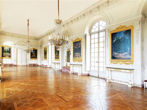 This type of flooring is quite extraordinary in that it is often found in older homes in which the inlay work was done by hand. Parquet flooring - Asselin Inc