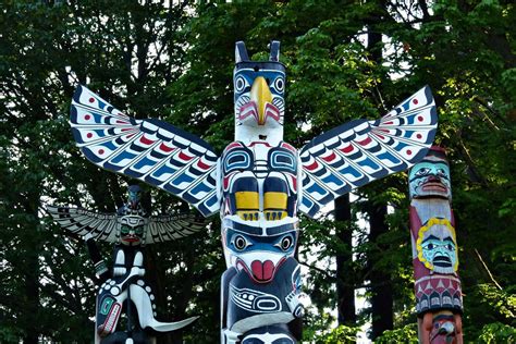 When european settlers first laid eyes on totem poles in the 1700s, they were a little frightened. Stanley Park Totem Poles | Gray Line Westcoast Sightseeing