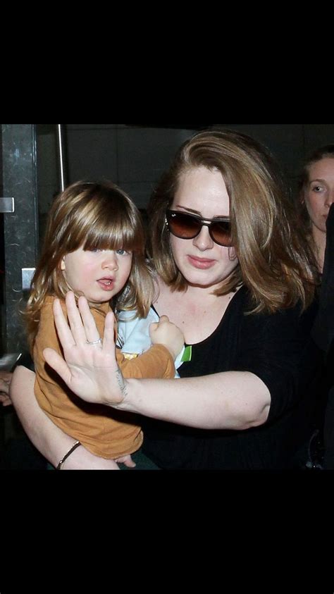 Adele With Her Baby Angelo Mulheres Cantores