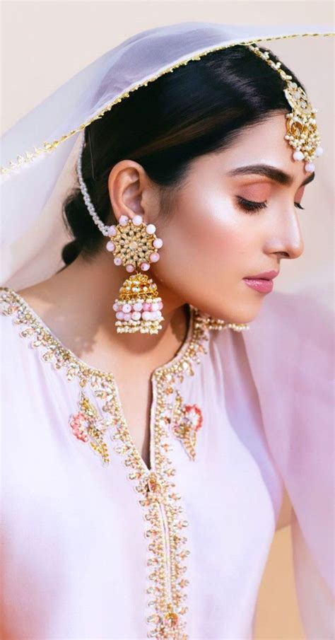 Pin By Hoorain Noor On Ayeza Khan Indian Photoshoot Girls Dp Stylish