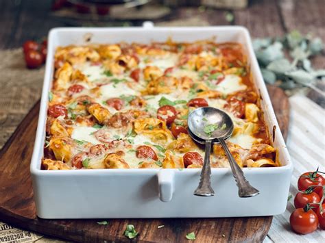 Tomate Mozzarella Auflauf Mit Tortellini Rezept Tomaten Mozzarella