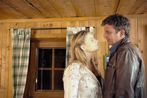Anne brendler hat sich für den playboy ausgezogen. Der Bergdoktor: Zwei Väter - Teil 2 S07E02 TV Wunschliste