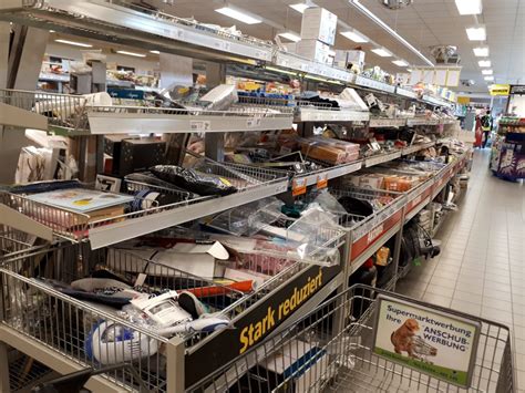 Find den nærmeste netto butik, åbningstider og tilbudsavis. Der schwarze Netto mit dem Hund - Supermarkt Inside