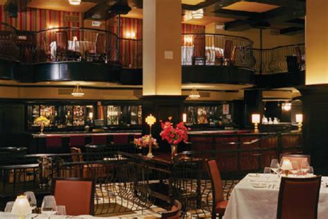 It always attracts an impressive number of celebrities and draws loyal clientele from destinations all over the city and the. New York Italian Food Restaurants: 10Best Restaurant Reviews