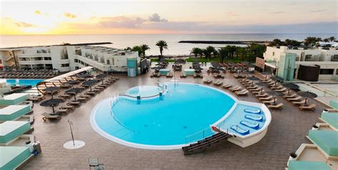 Ôclub Select Hd Beach Resort And Spa 4