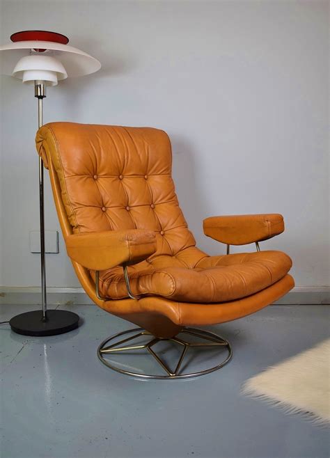 Mid Century Vintage Retro Danish Tan Leather Swivel Lounge Arm Chair