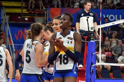 12 dias desde civitavecchia (roma). Itália vence Turquia com 25 pontos de Egonu - Web Vôlei