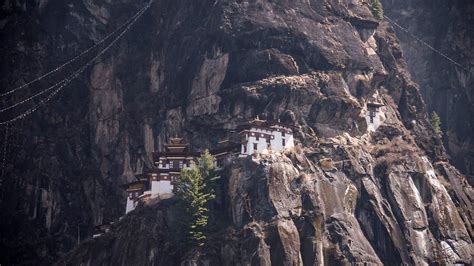 Best Time For Tiger S Nest Paro Taktsang In Bhutan Rove Me