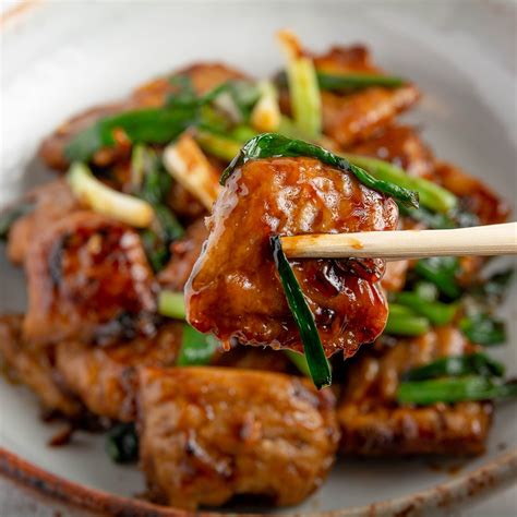 It is crispy, sticky, sweet. Mongolian seitan recipe 🥢 - James Strange