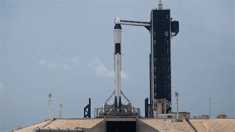 Dragon capsule can be the First manned test flight to the ISS. More about the SpaceX dream, here.