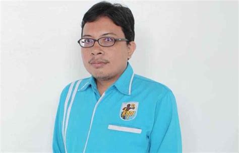 Datang daripada universiti lain, dan dari itu mereka hanya boleh berada di kampus. Posisi Pemuda Kabupaten Banjar Dan Tenaga Pengajar Yang Minim