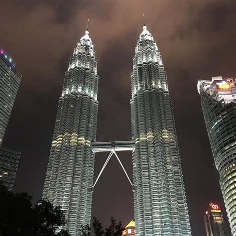 Petronas twin towers are the symbol of malaysia's capital, kuala lumpur. Twin tower, Kuala Lumpur