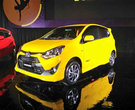 Cutting sticker grand max pick up putih kali ini dengan kombinasi warna merah.hitam dan silver. Modifikasi Stiker Mobil Warna Kuning Terbaru 2019 ...