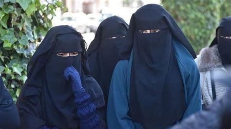 Pourquoi Les Musulmanes Portent Elles Une Burka Un Niqab Ou Un Hijab Blog Actualité France