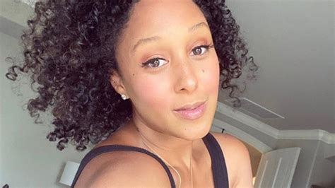 Flawless Tamera Mowry Is Giving Her Fans Fall Vibes In Her Latest
