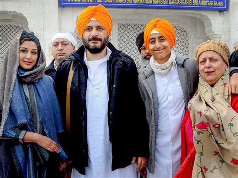 Sonali bendre refuse to give money to beggar subscribe to bol bollywood where we serve you watch ambani grand holi celebration party 2020 | jacqueline, sonali bendre and others. Sonali Bendre celebrates 2020 with a unique family trip to ...
