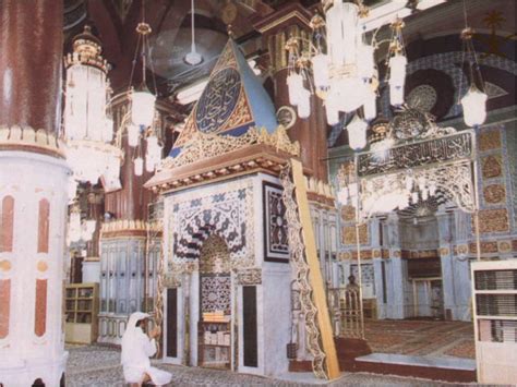 Rasul tiba di madinah dari makkah pada senin 12 rabiul awal dan menetap di quba selama empat hari hingga jumat pagi 16 rabiul awal. Martin Agustian, SE., MM.: Raudah di Masjid Nabawi Madinah