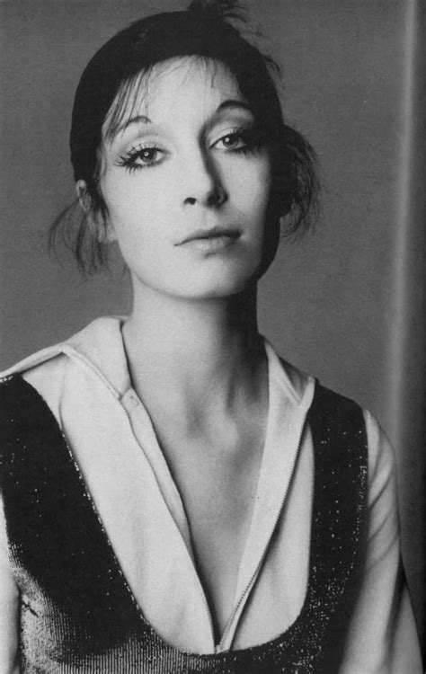 30 Stunning Photos Of Anjelica Huston As A Model In The 1970s And 1980s ~ Vintage Everyday