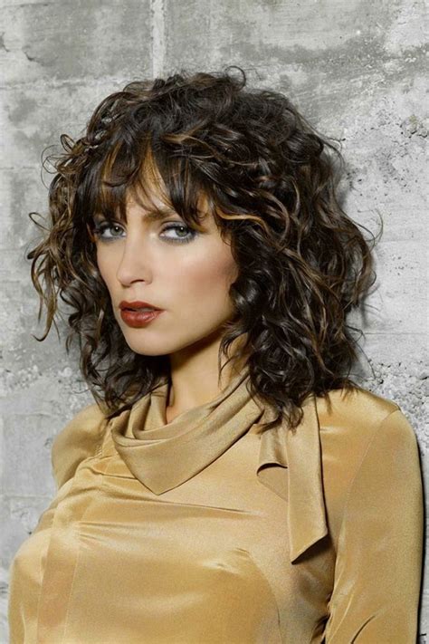 Essayer coupe de cheveux en ligne application coupe de. Qu'est-ce que signifie la coupe de cheveux bouclés ...