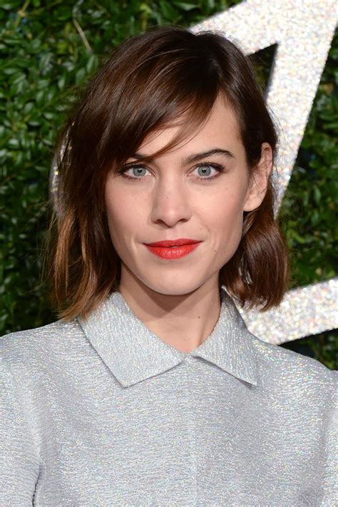 A jaw length graduated bob is great for people with oval faces. British Vogue on | Alexa chung hair, Bob hairstyles ...