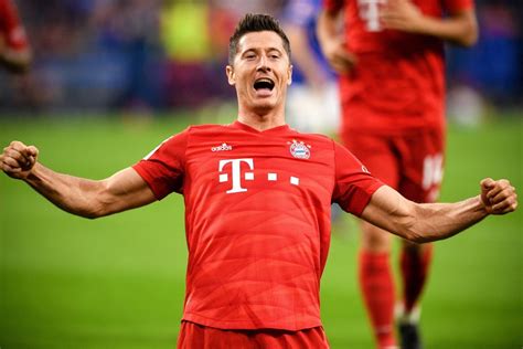 Lewandowski Faz Três E Comanda Vitória Do Bayern Sobre O Schalke 04 Na
