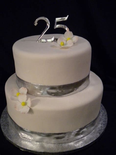 You can surprise your parents with a designer anniversary cake for parents from us and enjoy free shipping. Silver 25th Wedding Anniversary Cake | 25th wedding ...