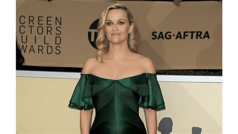 Reese Witherspoon Gets Beauty Tips From Her Daughter 8 Days