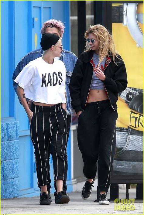 Photo Kristen Stewart Girlfriend Stella Maxwell Hold Hands 13 Photo 3911411 Just Jared