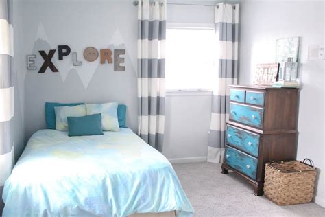 For most parents, having a child that feels comfortable in their bedroom is important and when choosing the décor for a room that is not only comfortable but fun for a boy can be challenging. Boys Shared Bedroom Reveal - Lovely Etc.