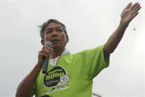 Yb stands for yang berhormat. Dulu yang berhormat sekarang yang maki berhormat... rakyat ...
