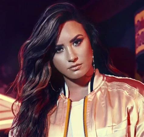 Watch Demi Lovato S First Live Performance Of Sorry Not Sorry