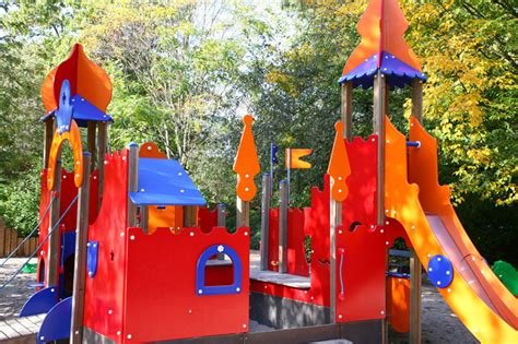 Richter spielgeräte has been holding symposiums on a regular basis for over 40 years and is also represented at events and trade fairs nationally and internationally. Spielhaus Garten Holz Spielgeräte Spielplatz Kindergarten