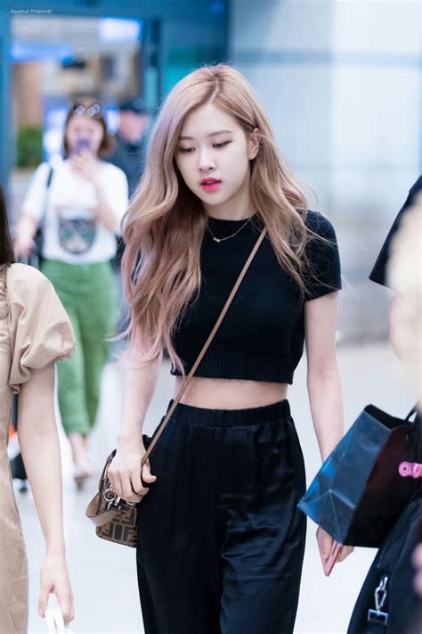 Blackpink rośe airport fashion style | 2020 подробнее. Pin by Jugu on Rose Blackpink Airport Style | Black pink kpop