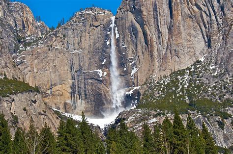 Horsetail Falls In Yosemite National Park 2560x1600