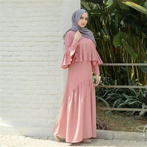 Baju Warna Peach Salem Dengan Jilbab Abu Abu