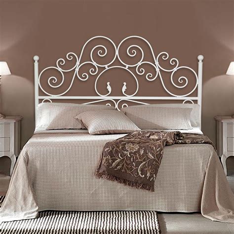 La struttura di un letto matrimoniale può ospitare un materasso di dimensioni pari a 160x190. Letto Matrimoniale Ferro Battuto Bianco - Garderobe