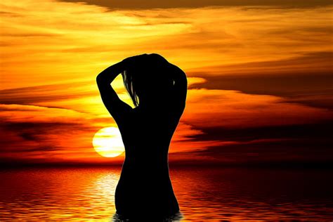 14 Beautiful Examples Of Sexy Silhouette Photography Design