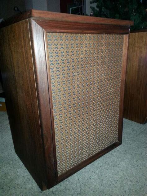 I have read and seen youtube videos on them, but this is only 2nd time i have heard a pair of vintage jbl speakers.they were low end and still sounded fantastic. Anyone know vintage JBL speakers? What did I buy ...