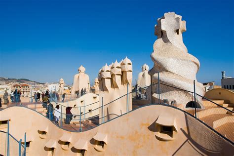 ≡ Must See Gaudi Buildings Brain Berries