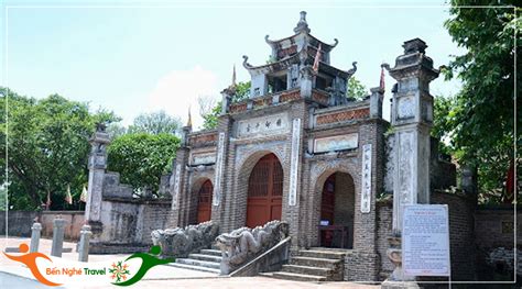 21 giờ 30 phút, những loạt pháo hoa rực rỡ được bắn lên trời, đông đảo người dân và du khách reo hò, thích thú. Tour du lịch Hà Nội - Đền Hùng mừng lễ hội đầu năm 1 ngày ...