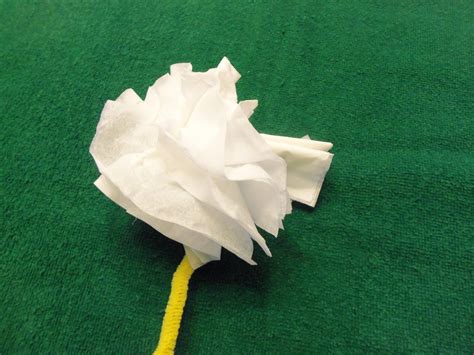 Then glue the paper to the wreath in a flower shape. 20 Gifts You Can Make for Mother's Day | Holidappy