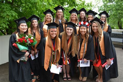 Photos Austin Peay Stem And College Of Business Students Graduate