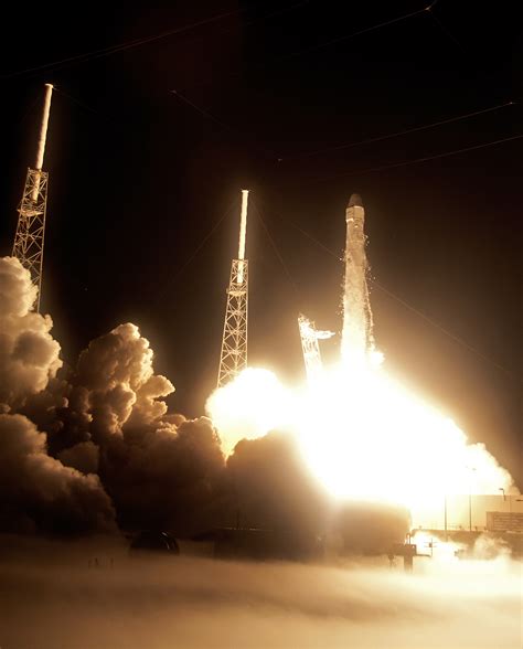 SpaceX rocket successfully launches - Photo 1 - Pictures - CBS News
