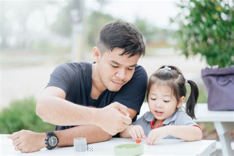 Lebih dari 70 negara juga turut memperingati hari ayah, seperti jerman, italia, kanada, turki, pakistan, taiwan, hong kong, dan lainnya. Hari Ayah Nasional, Mengenang Jasa Kepala Keluarga - Futuready